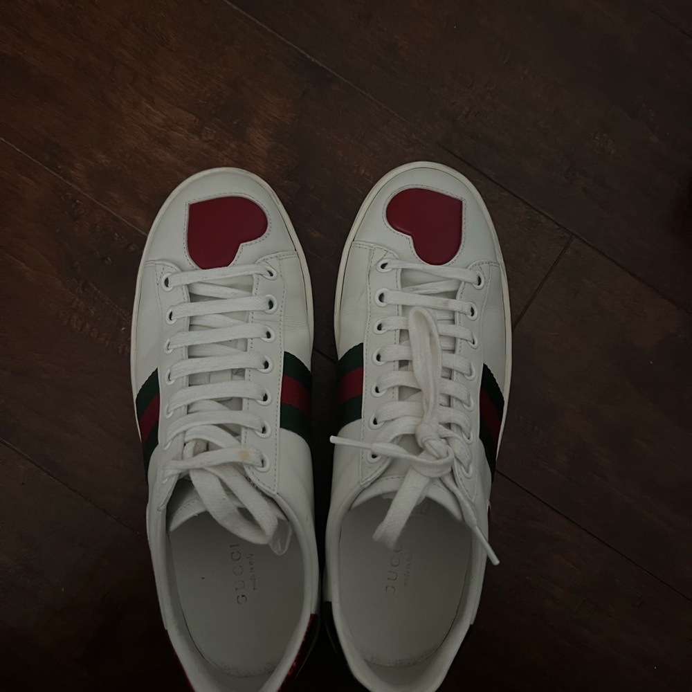 Gucci Ace Sneakers with Embroidered Hearts - Picture 8 of 9